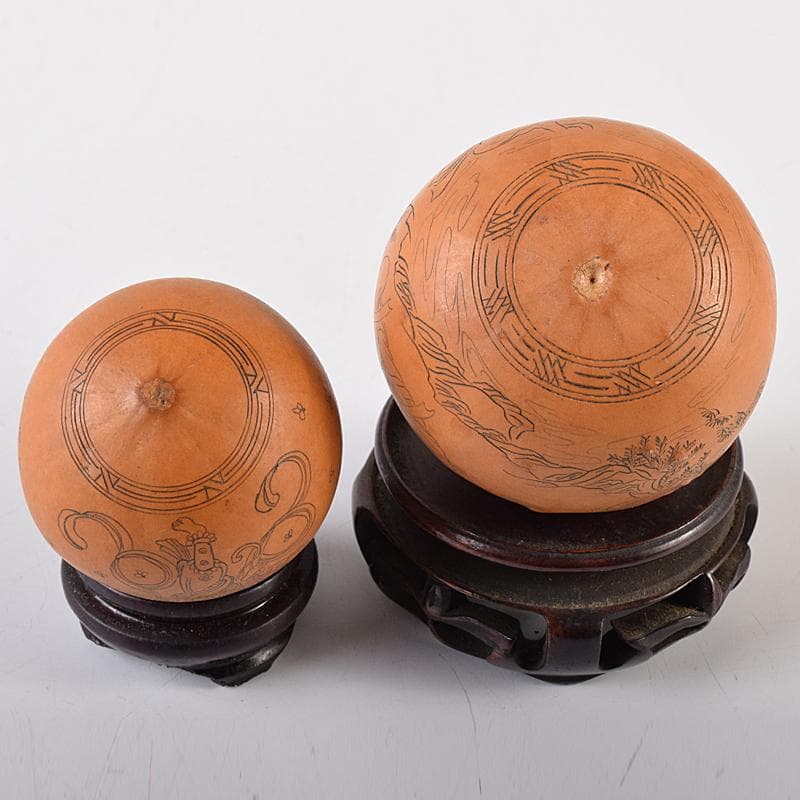 中国 漢詩西遊記刻 漢詩天女刻 丸瓢箪 唐木台付 2点 V R7974 美術品