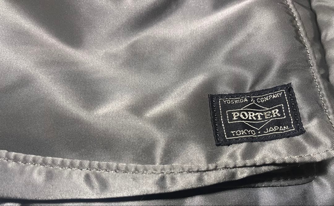 porter tankerシルバーグレー