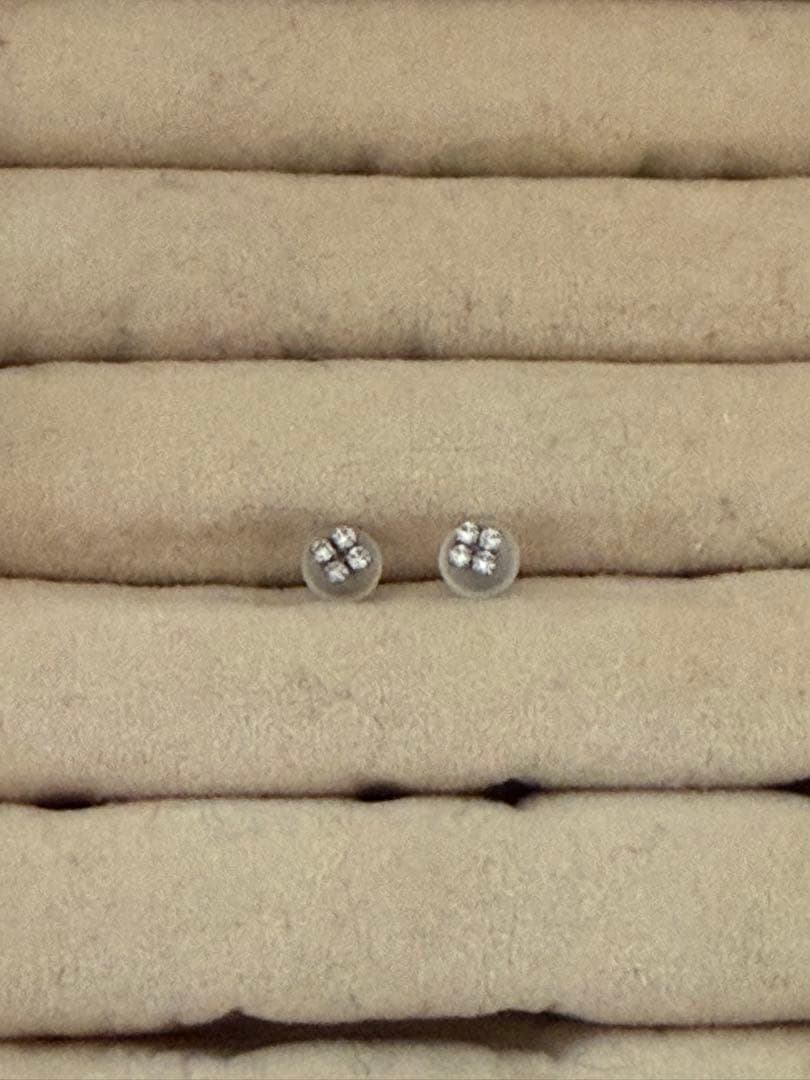 ベリテ Verite ダイヤモンド ピアス スクエア形