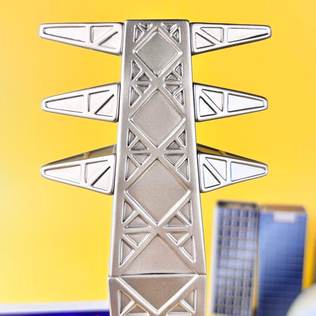 マルサン 鉄塔（21cm) ソフビ と ガスタンク 小（9cm）