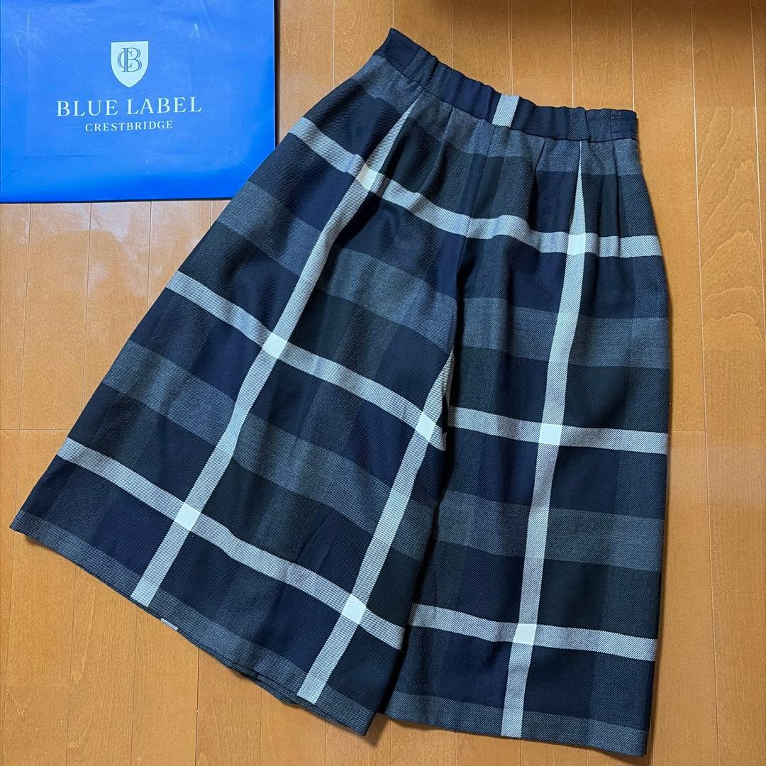 ブルーレーベルクレストブリッジネイビー ガウチョパンツ ブルー