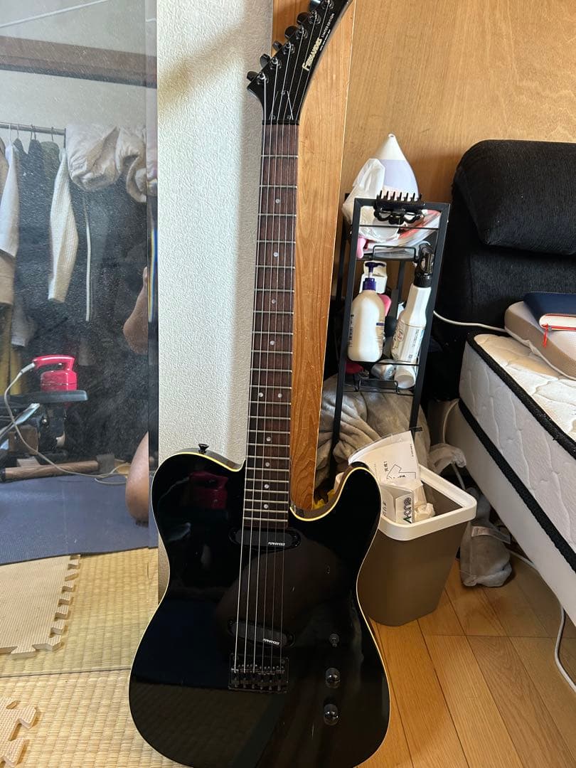 ブラック エレキギター　フェルナンデス、状態良い ブラック エレキギター フェルナンデス、状態良い