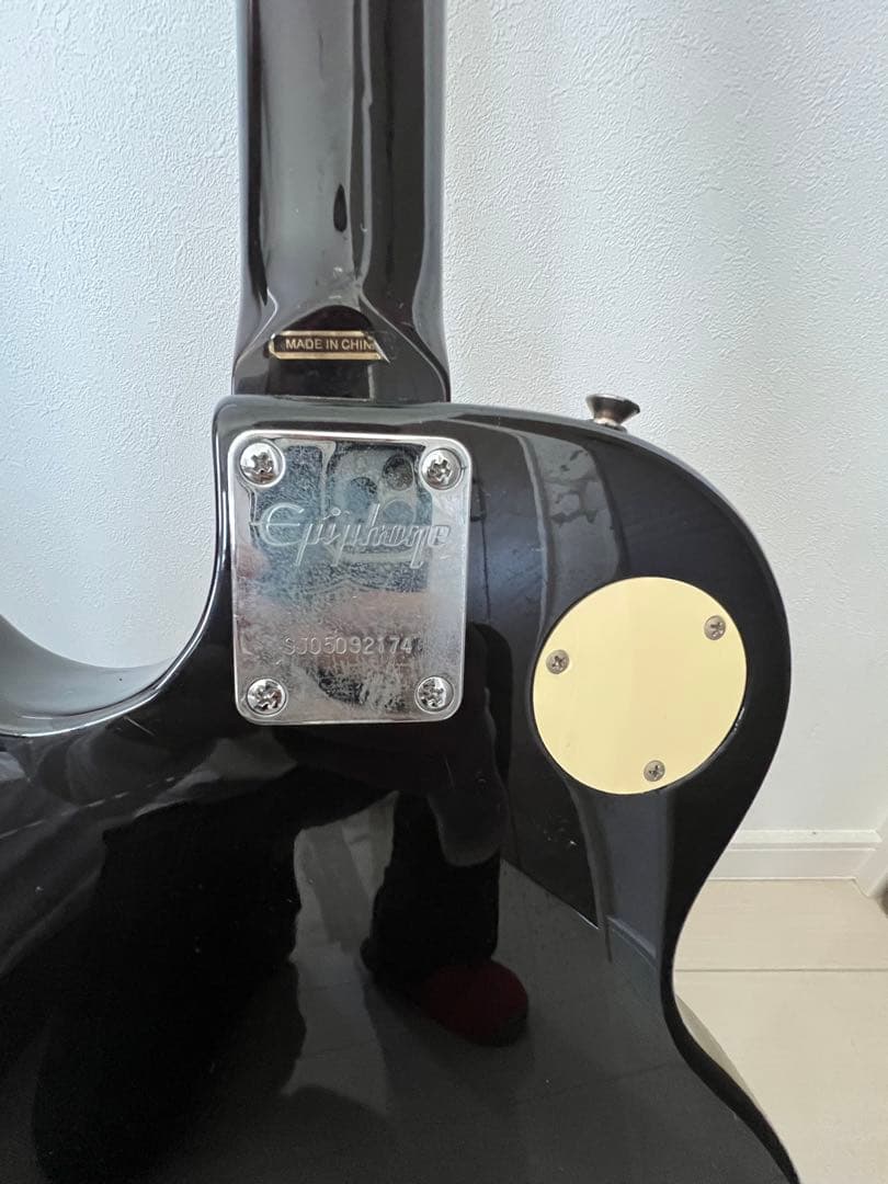 お*ん様 エピフォン　Epiphone　レスポールタイプ　エレキギター　ケース付