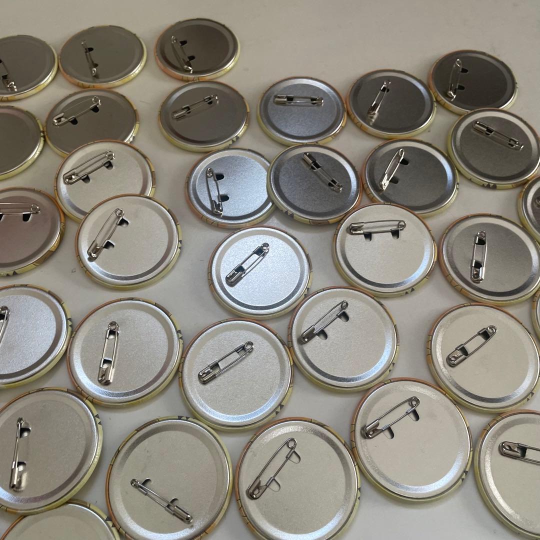 6.デジモン02 ザビギニング マルイ 缶バッジ アルマジモン