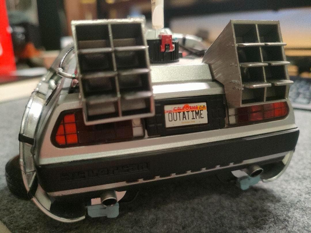 1/18 hotwheel 特別版 バックトゥザフューチャー デロリアン 1/18