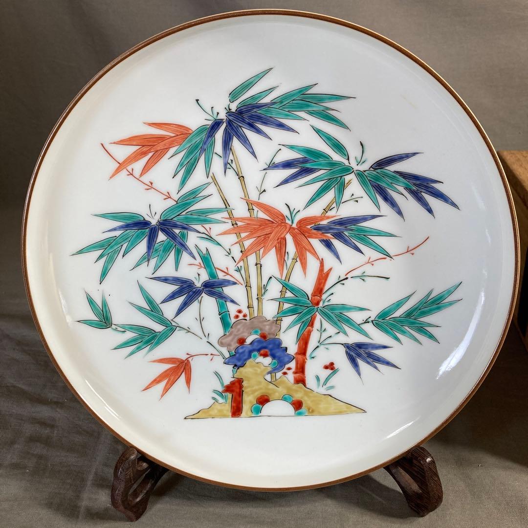 【柿右衛門】赤絵の伝統　日本名窯　人間国宝　十三代酒井田柿右衛門作　錦竹文　額皿 柿右衛門】赤絵の伝統 名窯 人間国宝 十三代酒井田柿右衛門作 錦牡丹文