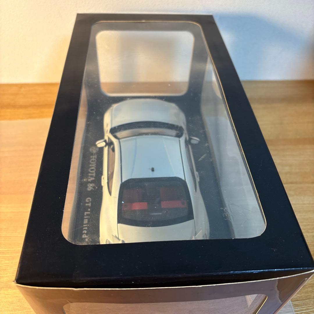 オートアート　トヨタ　86 1/18 ミニカー　ホワイト