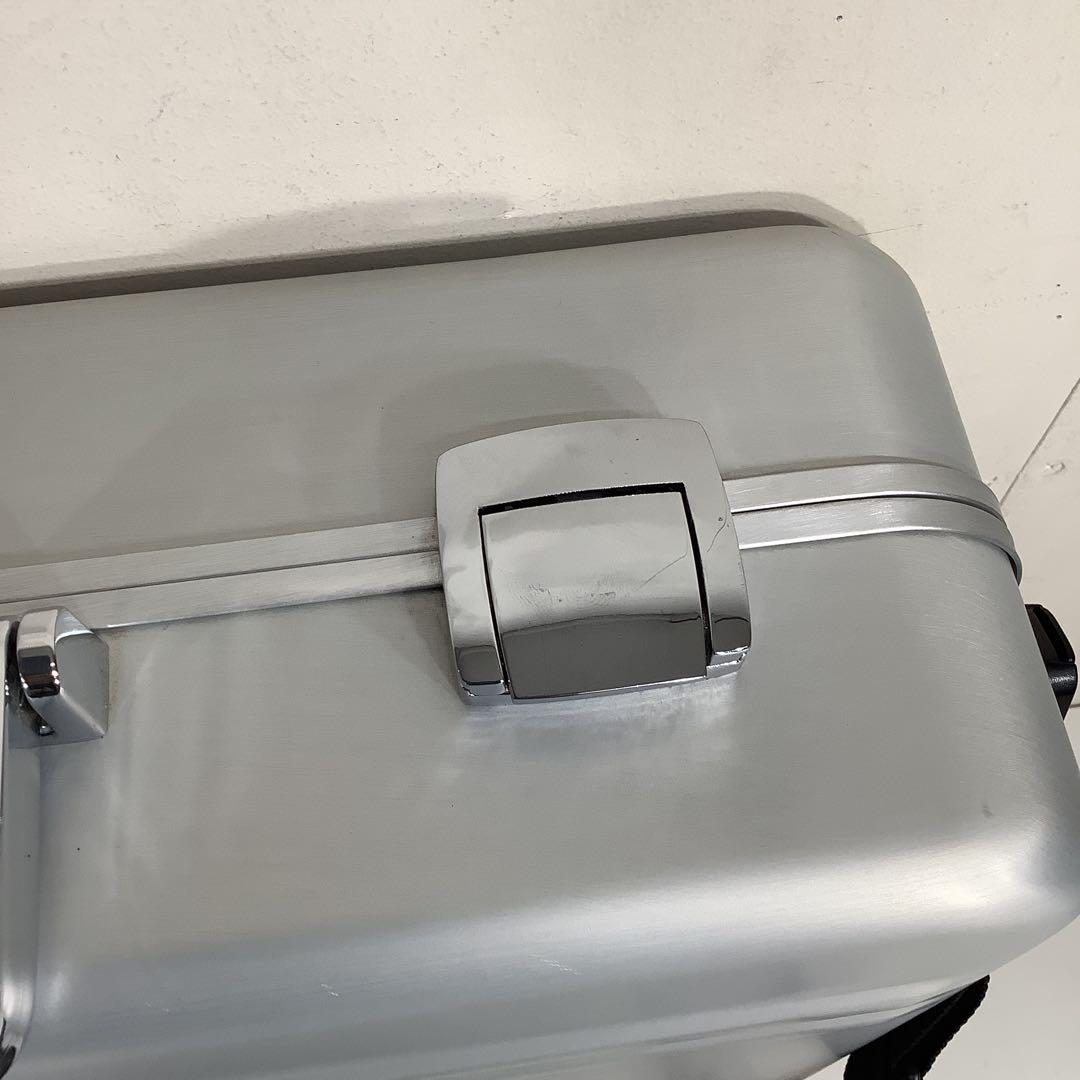 1124Z ゼロハリバートン アタッシュケース シール跡あり