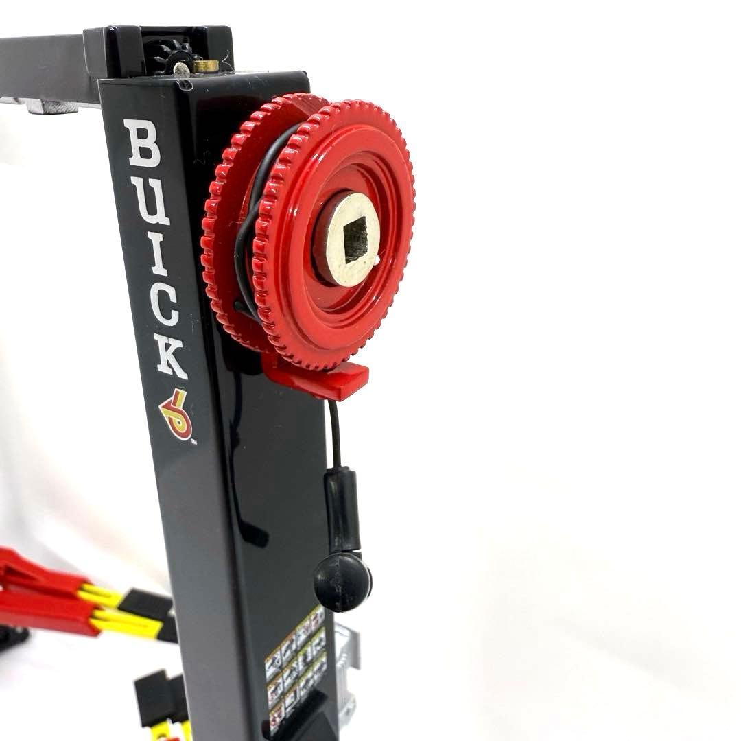 激レア BUICK 2 POST LIFT 1:18スケール 限定版
