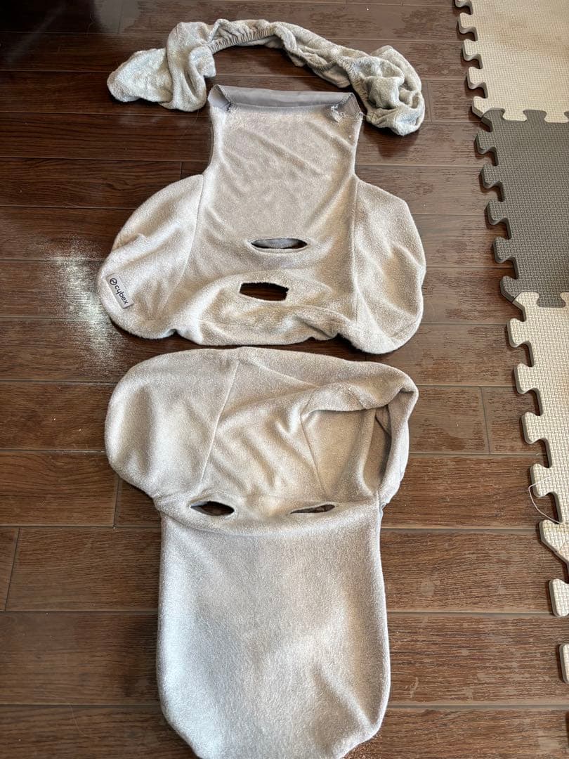 サイベックス　チャイルドシート クラウドGi-Size ブラック、ベース付き