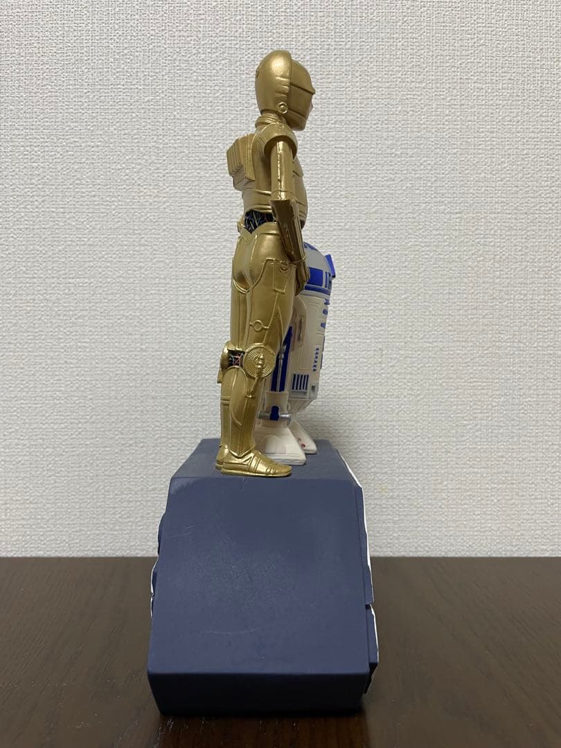 カリフォルニアディズニー　スターウォーズ R2D2 C3PO のフィギュア