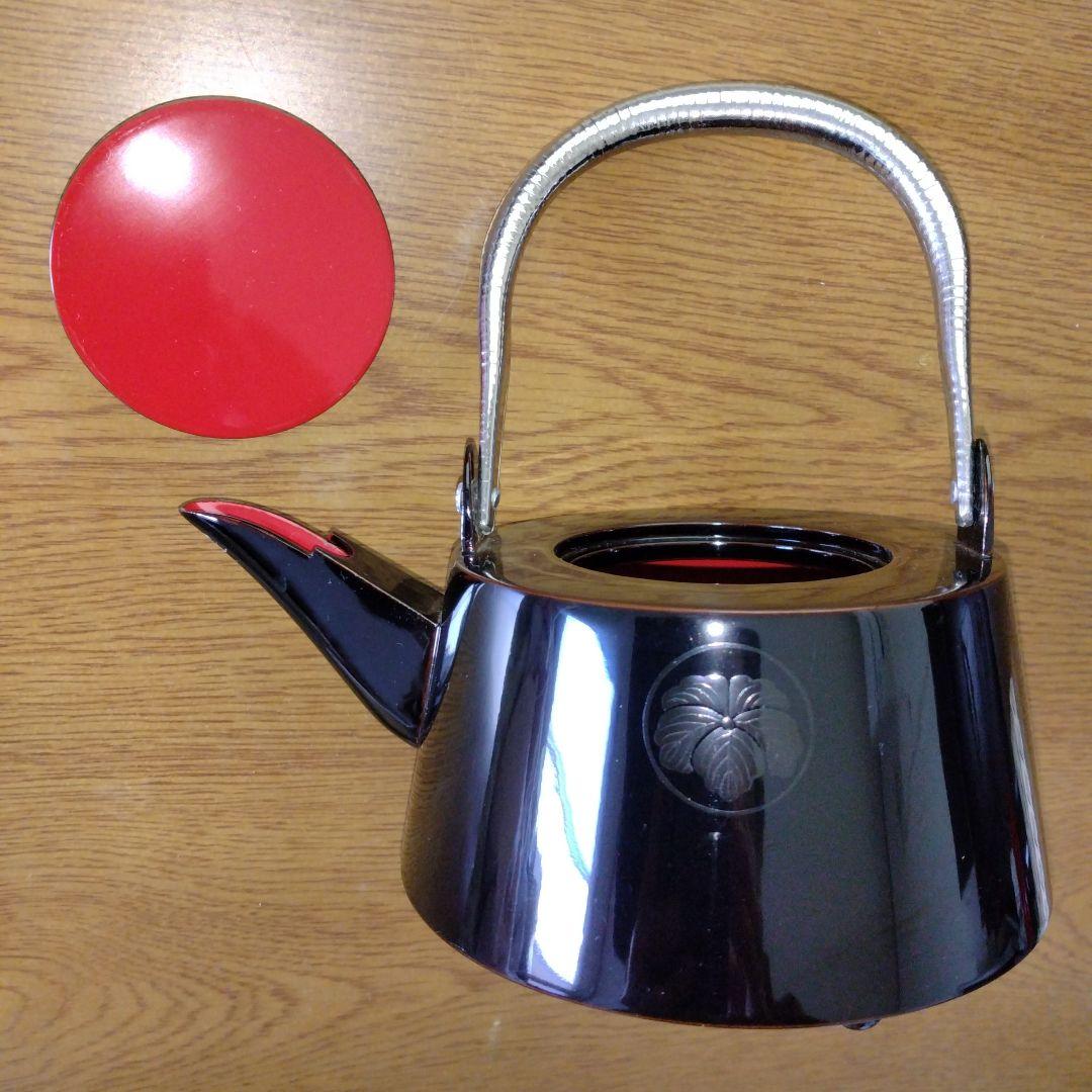 漆塗りお屠蘇セット 蔦の家紋入り、銚子飾り、漆塗り三段重箱