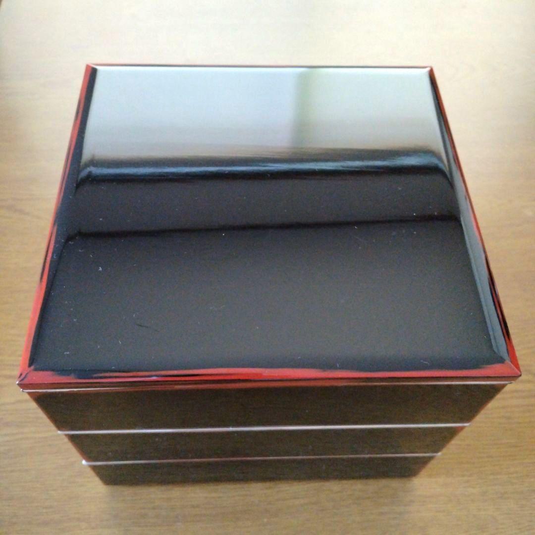 漆塗りお屠蘇セット 蔦の家紋入り、銚子飾り、漆塗り三段重箱