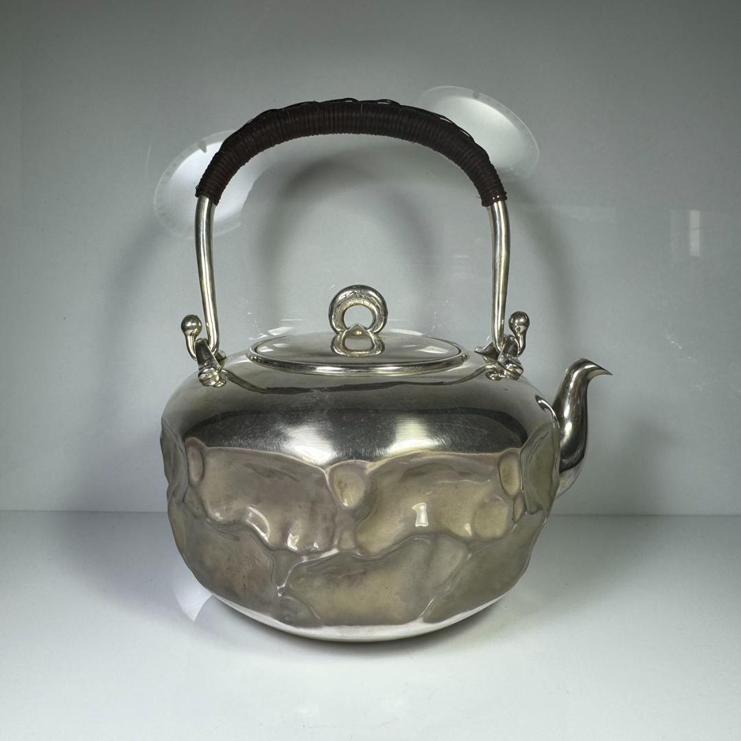 純銀製 牡丹彫り 槌目 菊摘 湯沸 銀瓶 煎茶道具