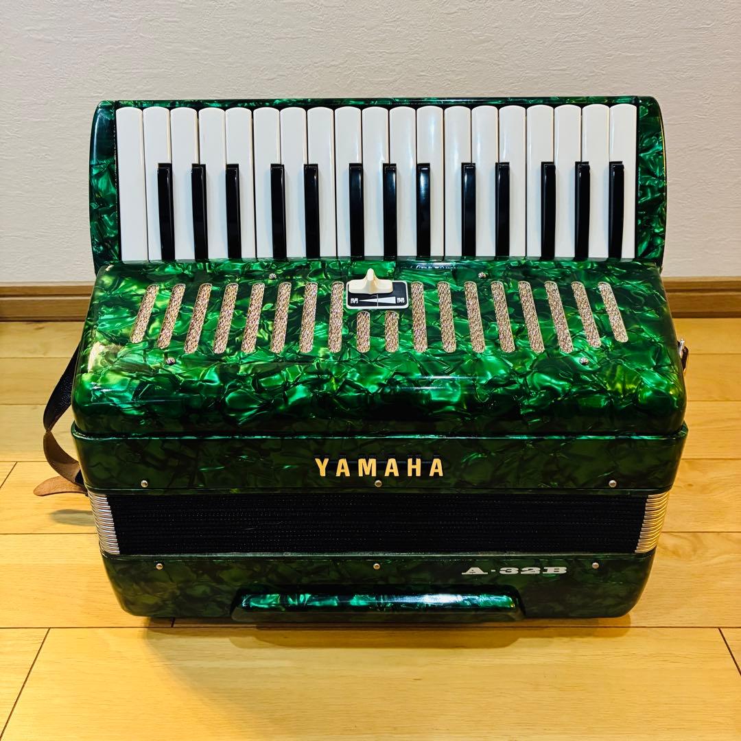 希少 YAMAHA ヤマハ アコーディオン A-32B ソフトケース付 レトロ