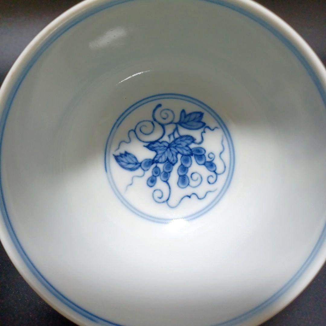 明 染付け葡萄文茶碗 中国古美術 - メルカリ