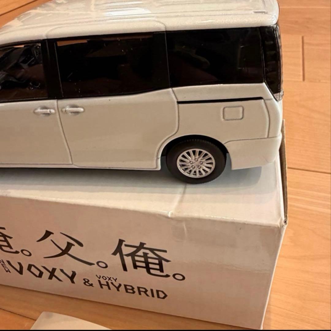 ク*ー様 未使用品 トヨタ カラーサンプル ミニカー ヴォクシー 80系 前期