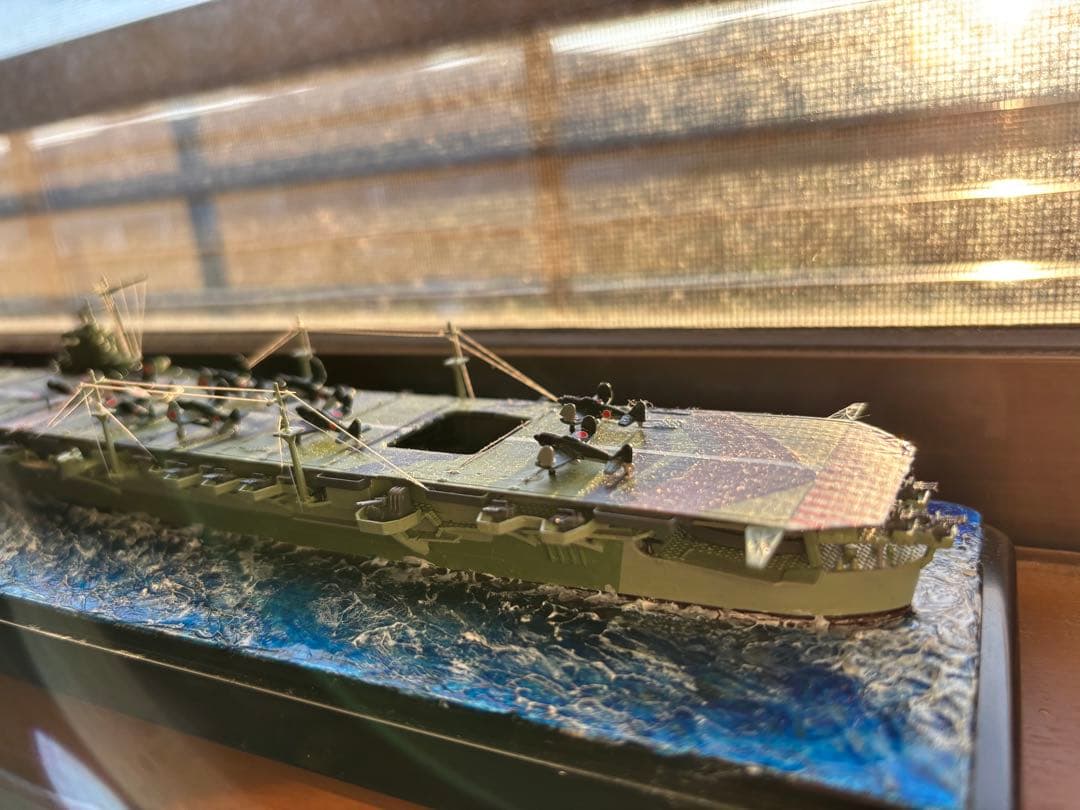 葛城 日本海軍空母 迷彩緑色 アオシマ1/700ウォーターライン ジオラマ