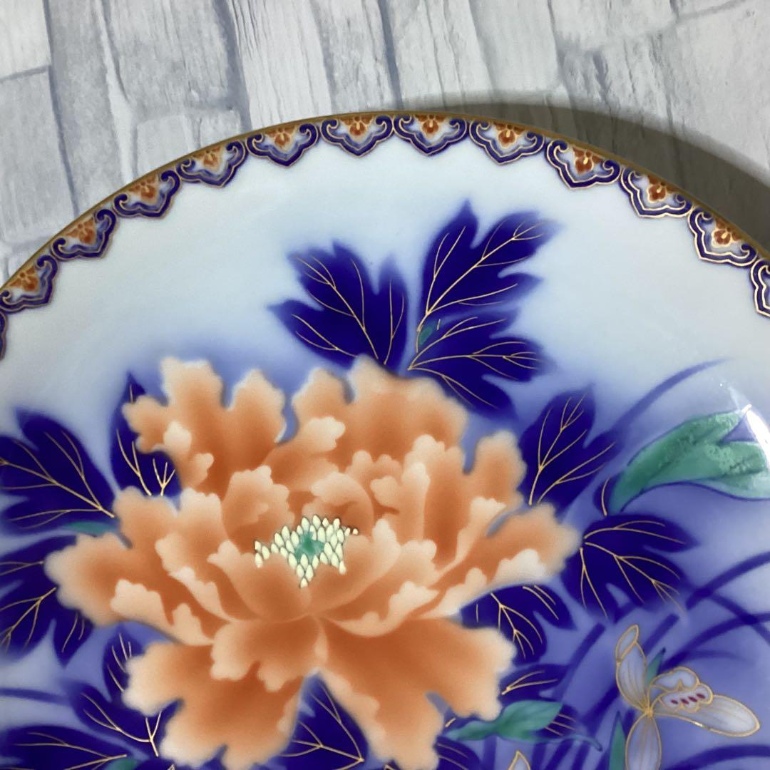 深川製磁 宮内庁御用達 飾り絵皿 大皿 大輪 牡丹 朱色 紺色 金彩