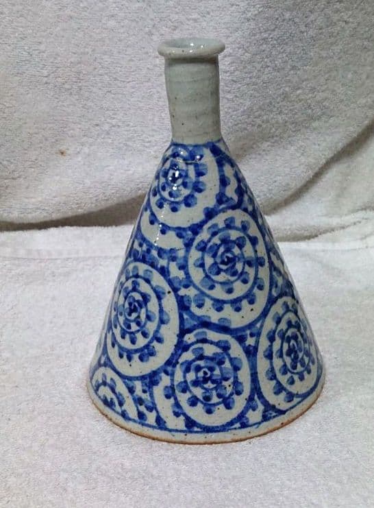 蛸唐草模様の円錐型花瓶A421 有田焼】蛸唐草花瓶 - JTOPIA 花と鳥