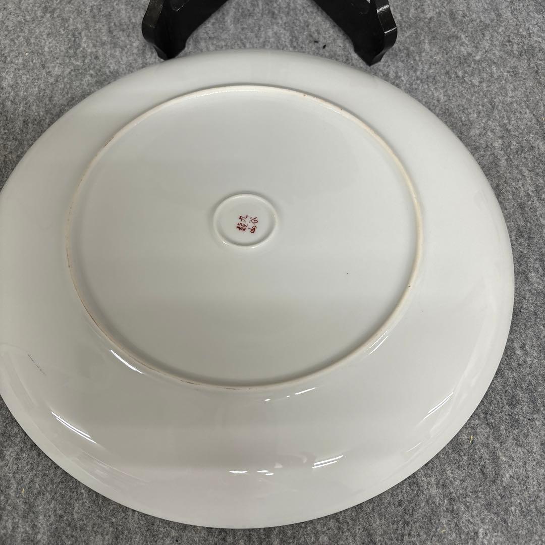 九谷焼の飾り皿　孔雀と牡丹、金彩