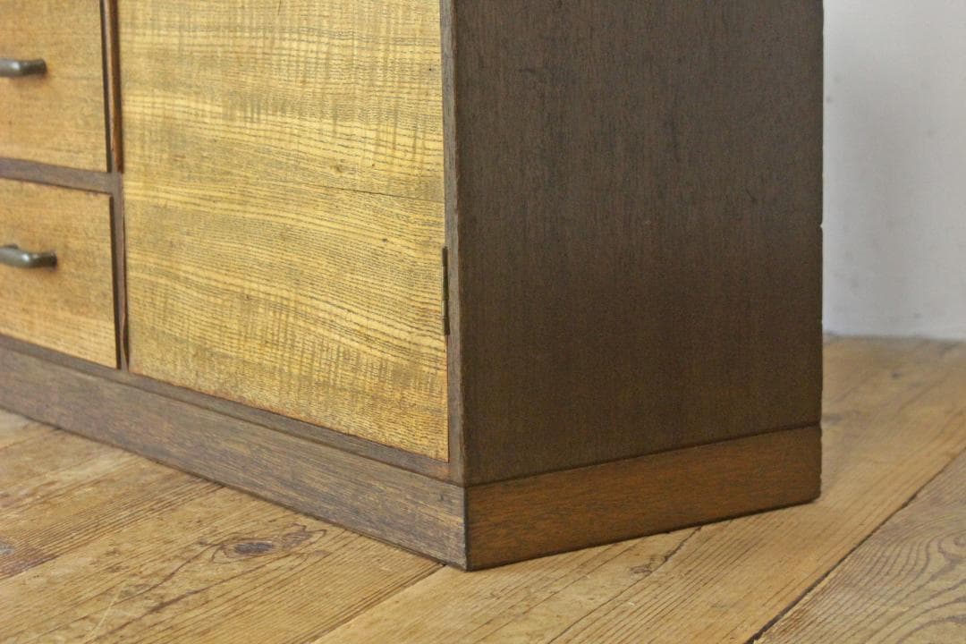 レトロ 小振り キャビネット 戸棚 引き出し 抽斗 3杯 収納 左右非対称 木製