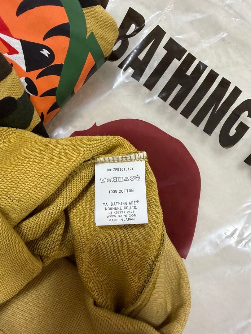 A BATHING APE シャークパーカー