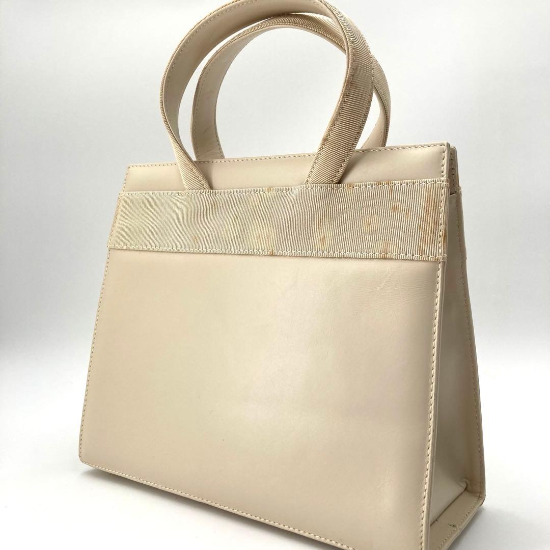 サルヴァトーレフェラガモ ヴァラ 2way レザー ハンドバッグ オフホワイト