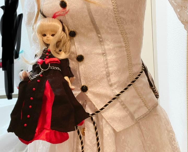 atloチュールベスト付きブラウンドレス ネックレスつき