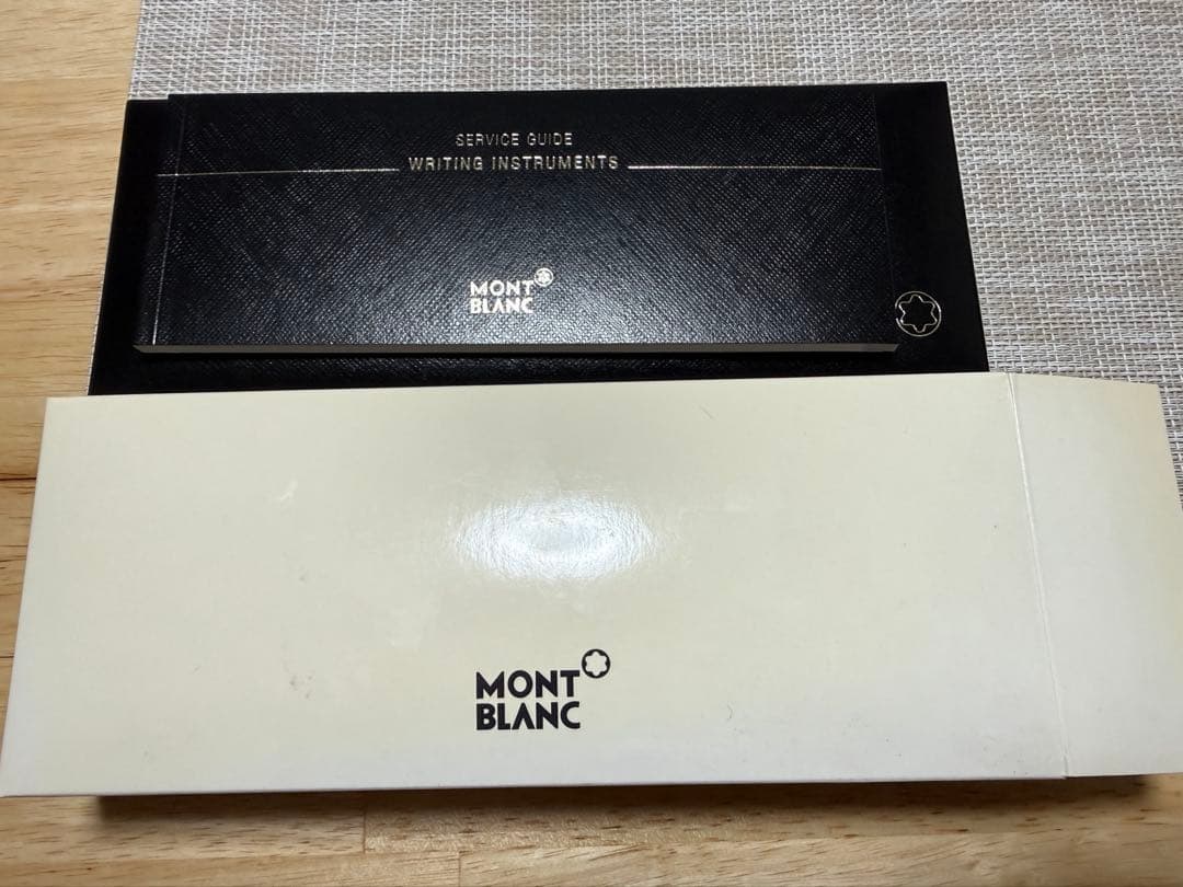 新品未使用　Montblanc ボールペン ブラック114185 ミッドサイズ