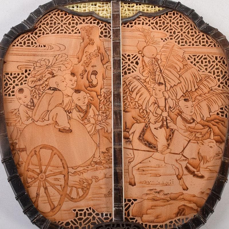 中国 唐木紫檀枠 山水人物彫 檀香宮扇 団扇 証明書付 C 8311