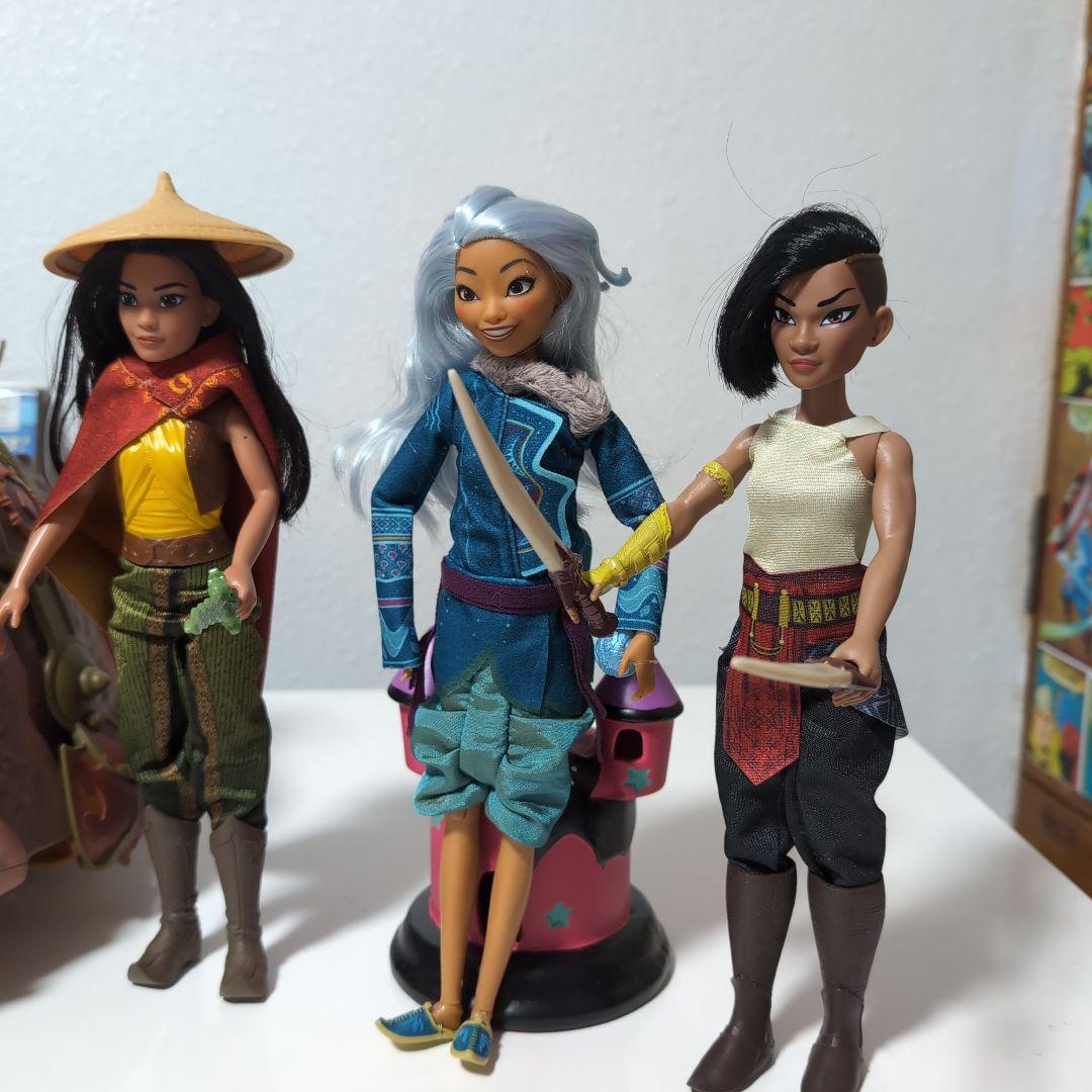日本未発売 Disney トーキングラーヤとドラゴンの王国 フィギュアセット