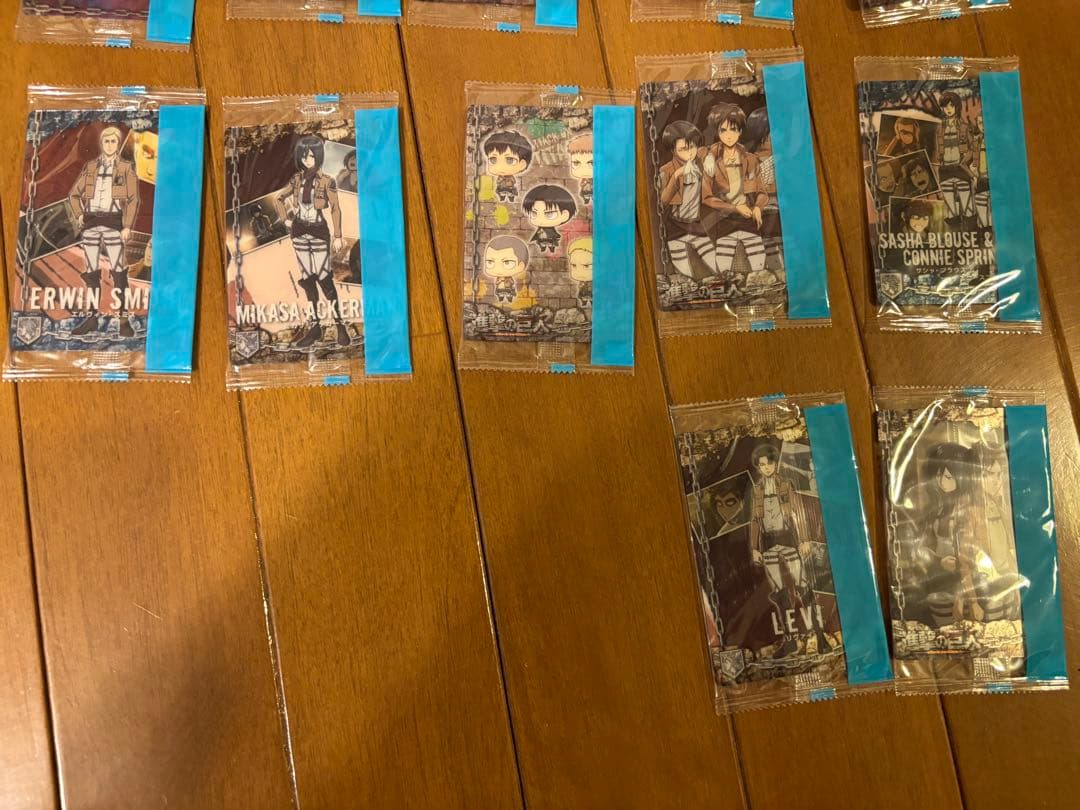 新品未開封　ウエハース 森永 未開封 カード まとめ 進撃の巨人