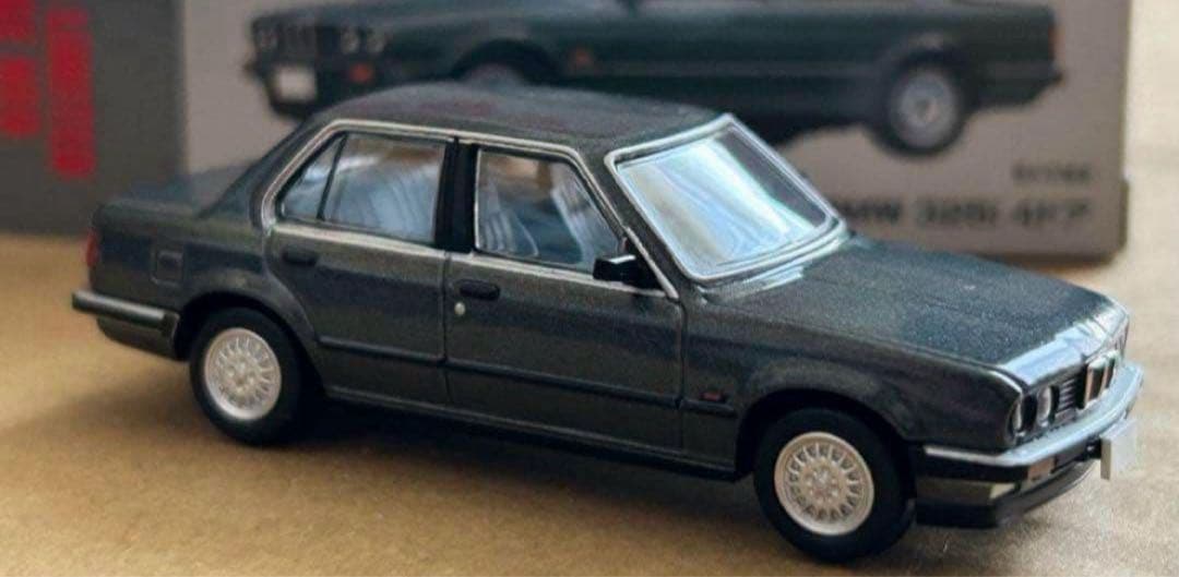トミカリミテッドヴィンテージネオ BMW 325i 4ドア