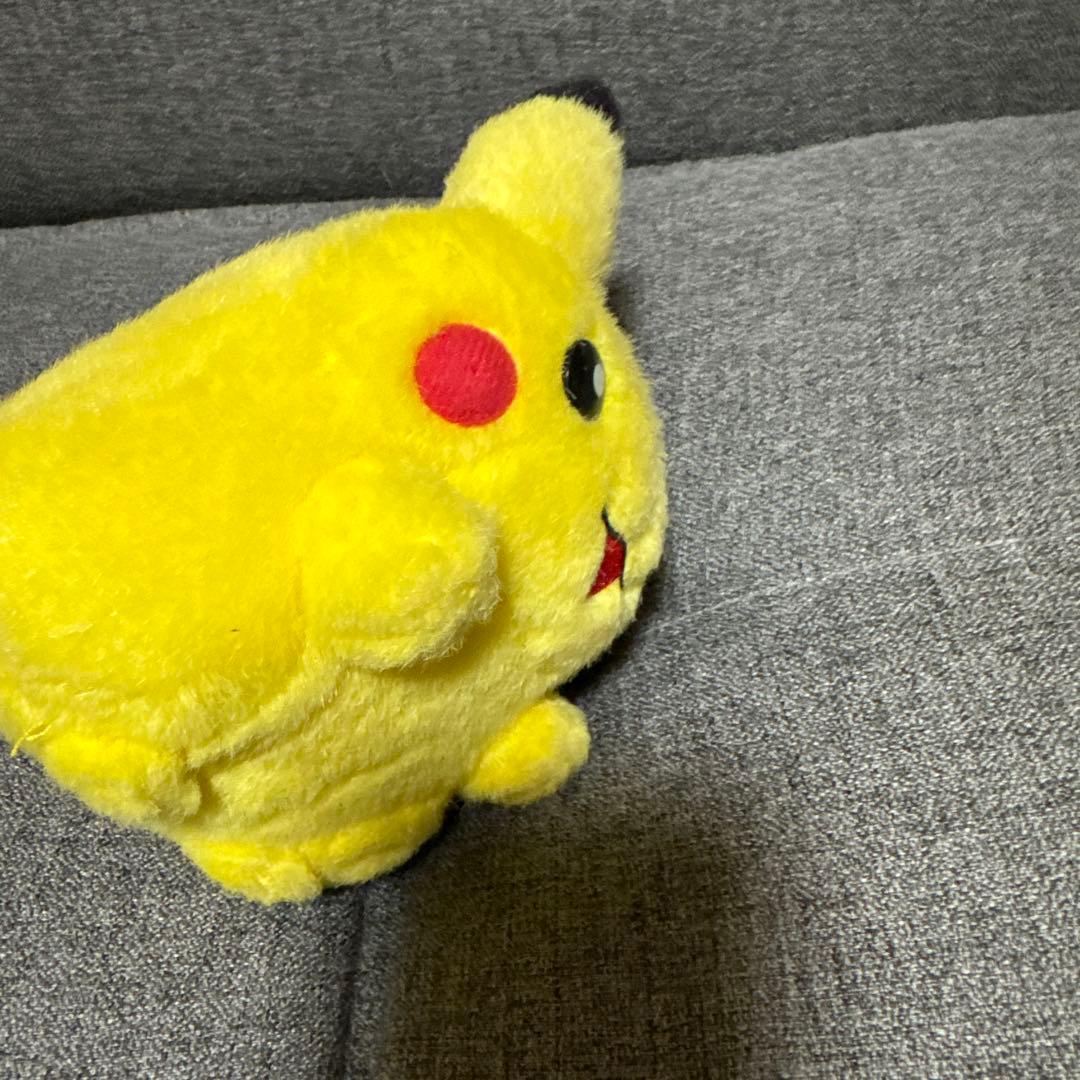 お目目きゅるきゅる　かわいいピカチュウ♡ぬいぐるみ　ポケモンTOMY レトロ