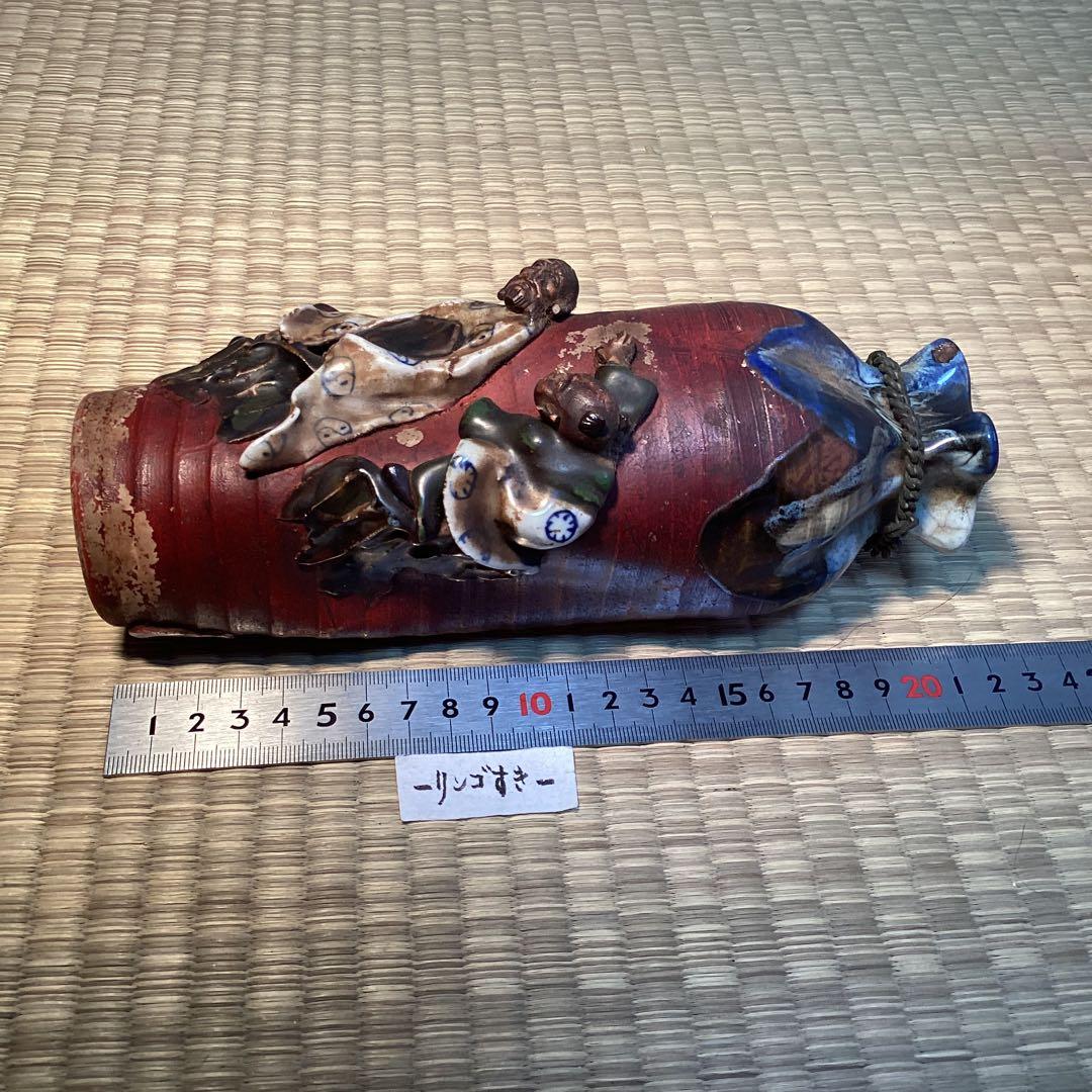 隅田焼高浮彫　　人物花入　　香二銘