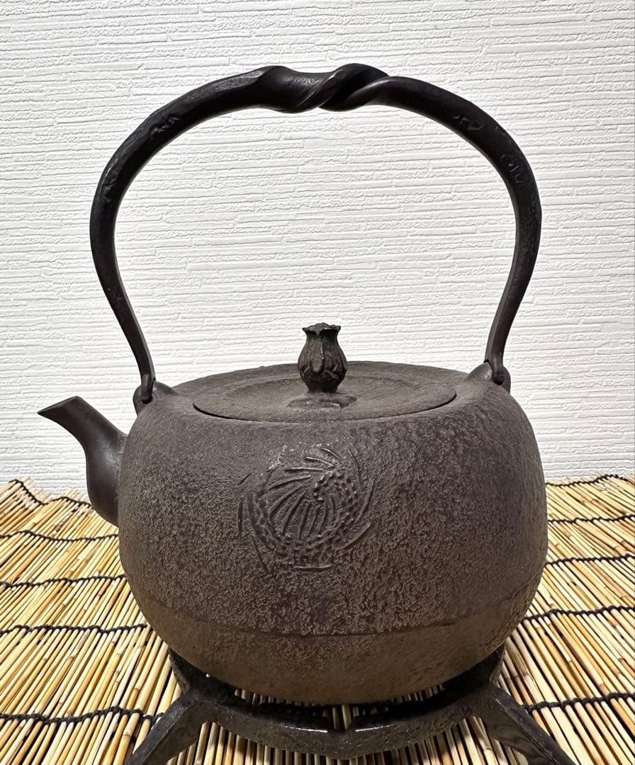 新品、付属品付　南部金狐堂　捻鉉姥口１５型龍文様　南部鉄瓶　南部鉄器　鉄瓶