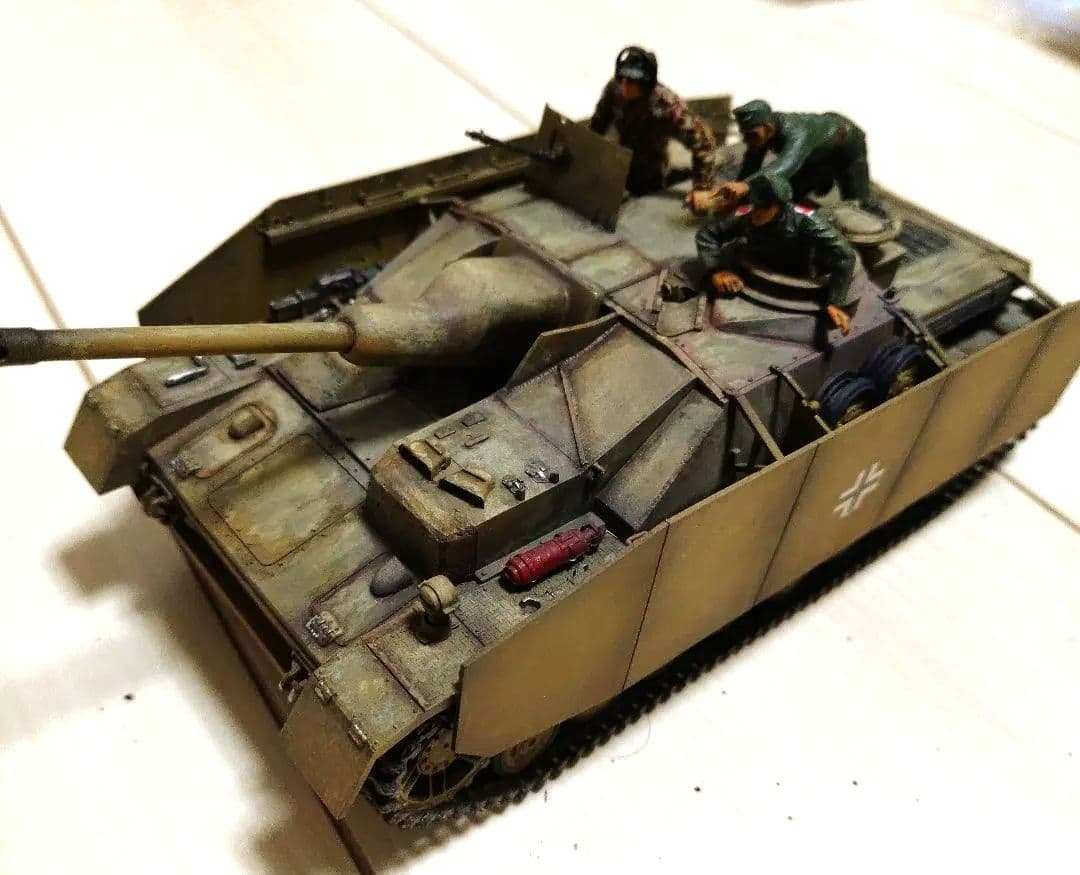 【塗装完成品】TAMIYA　1/34 ドイツ四号突撃砲　戦車兵3名付き タミヤ スケール限定商品 1/35 ドイツIV号戦車G型初期生産車・伝令