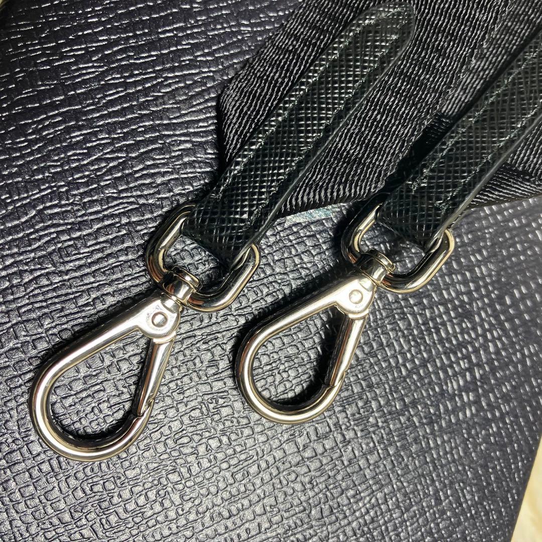 【極美品】プラダ スマホショルダー iPhone14pro三角ロゴ 現行