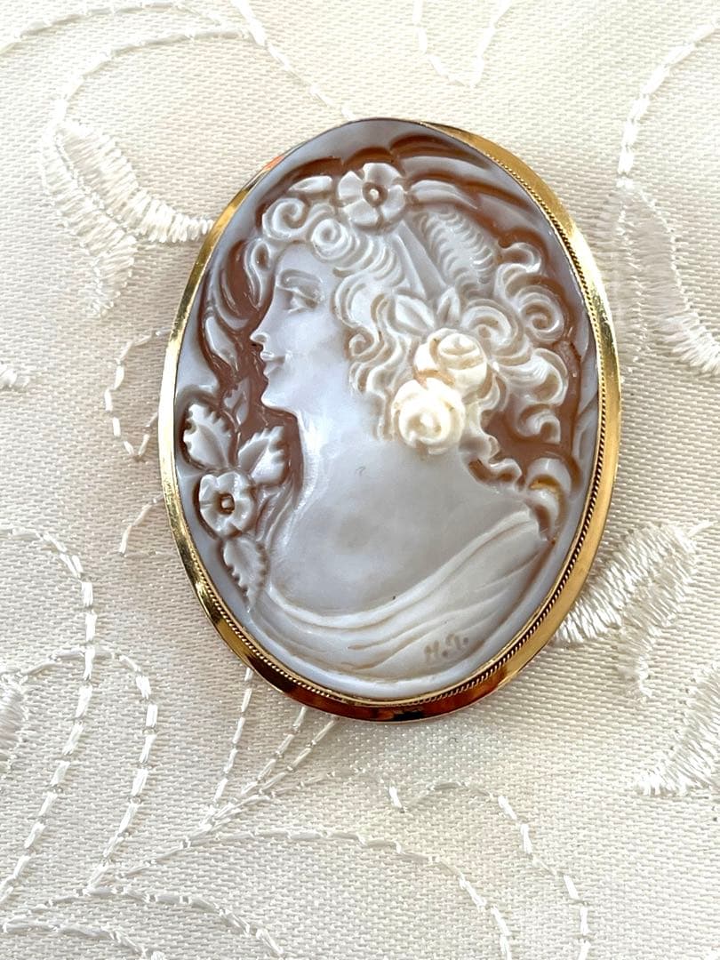 カメオ 作家サイン有 ブローチ - メルカリ