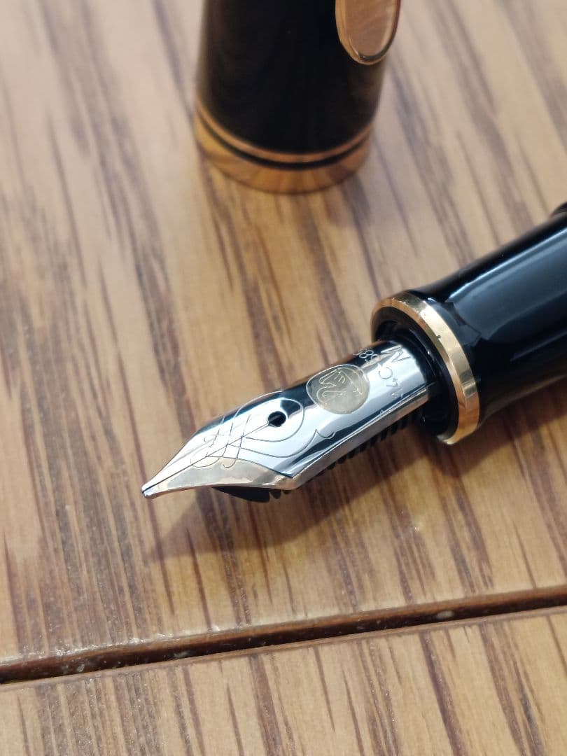 ペリカン M400スーベレーン ボルドー 箱インクつき 金ペン - メルカリ