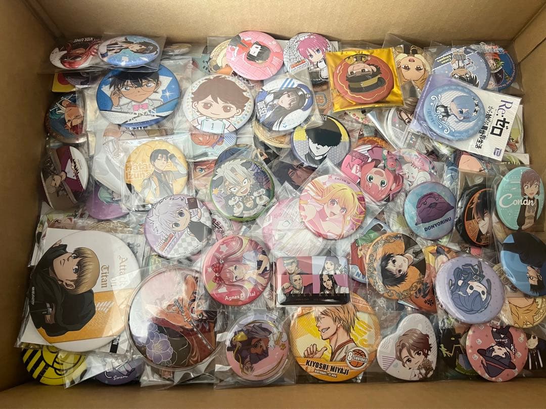 アニメ　キャラクター　缶バッジ　1000個以上　大量まとめ売り