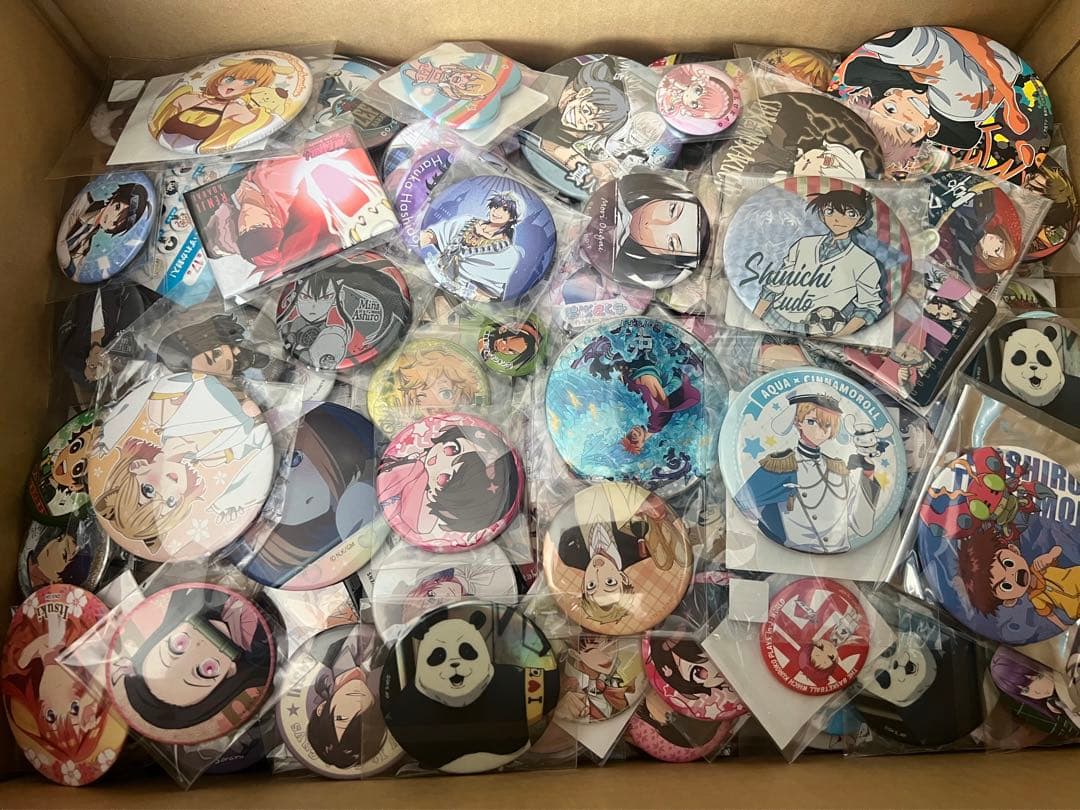 アニメ　キャラクター　缶バッジ　1000個以上　大量まとめ売り