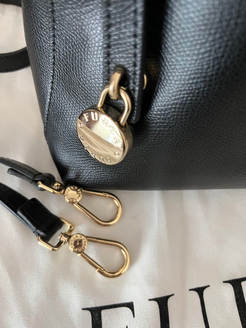 美品　FURLA フルラ パイパー/M/黒/ブラック/ショルダー付