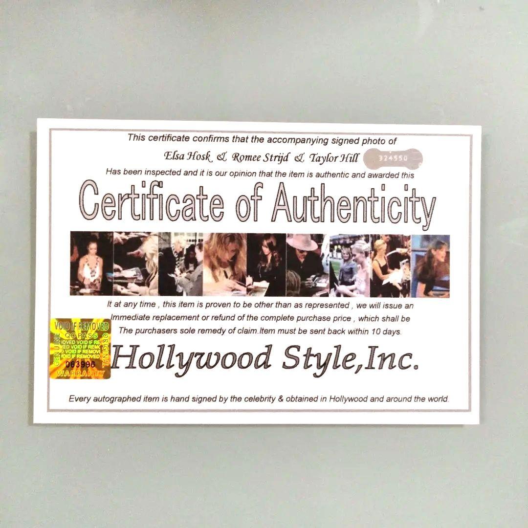 テイラー・マリー・ヒルとエルザ・ホスクとロミー・ストリド直筆サイン入り超大型写真