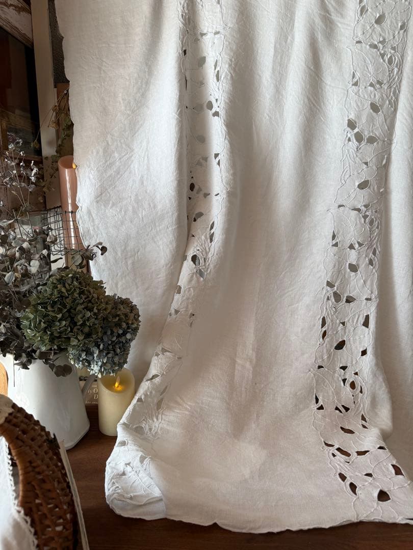 フランスアンティークஐ⋆*くったり素敵なくりぬき刺繍のクロス - メルカリ
