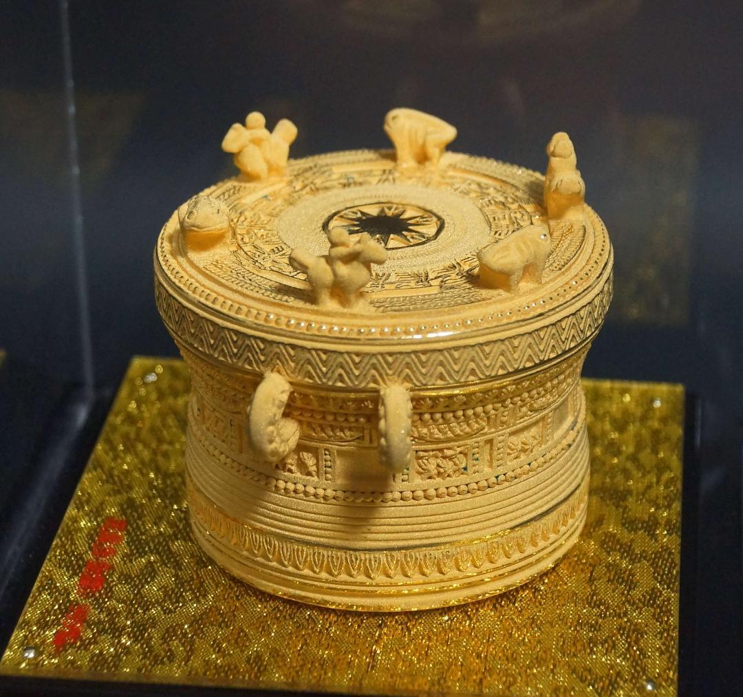 金メッキ古代青銅鼓造形置物 可愛らしいカエルの像 ケース付き 香港