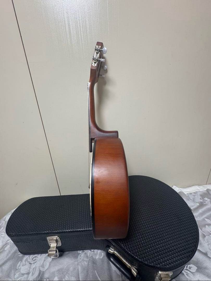 バンジョー 4弦 ケース付きマルケス製のバンジョー、完璧な状態です