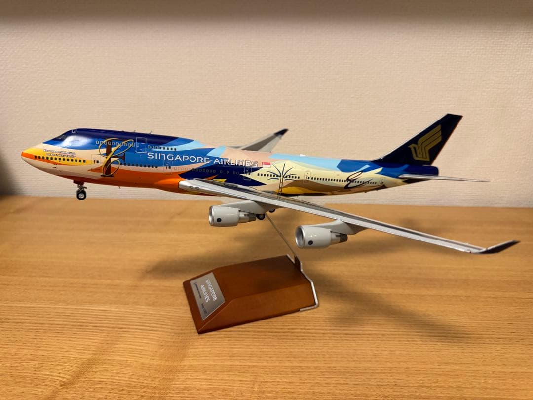 Boeing 747-400 シンガポール航空 トロピカル 1:200 - メルカリ