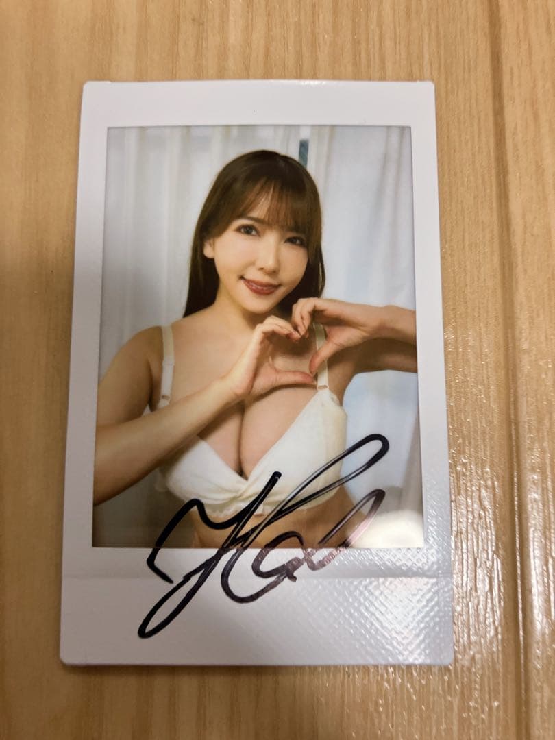 波多野結衣 直筆サイン入りチェキ② - メルカリ